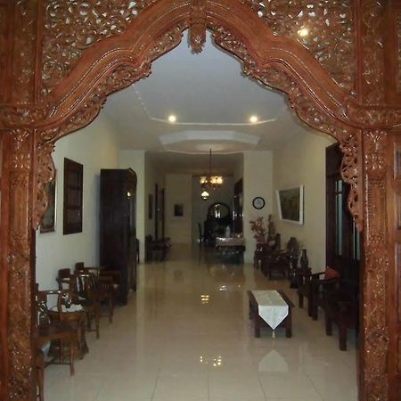 Griya Putri Dewi Guesthouse Yogyakarta Exterior photo